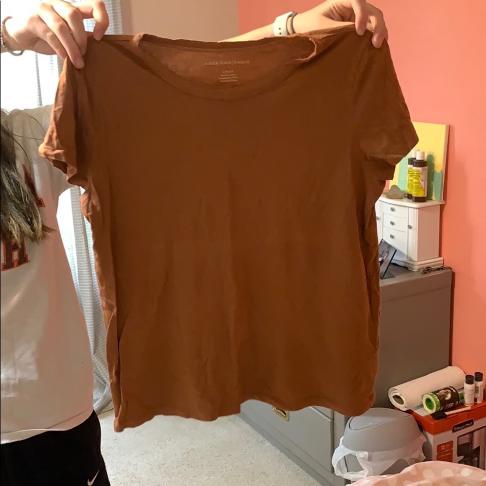 burnt orange tee shirt